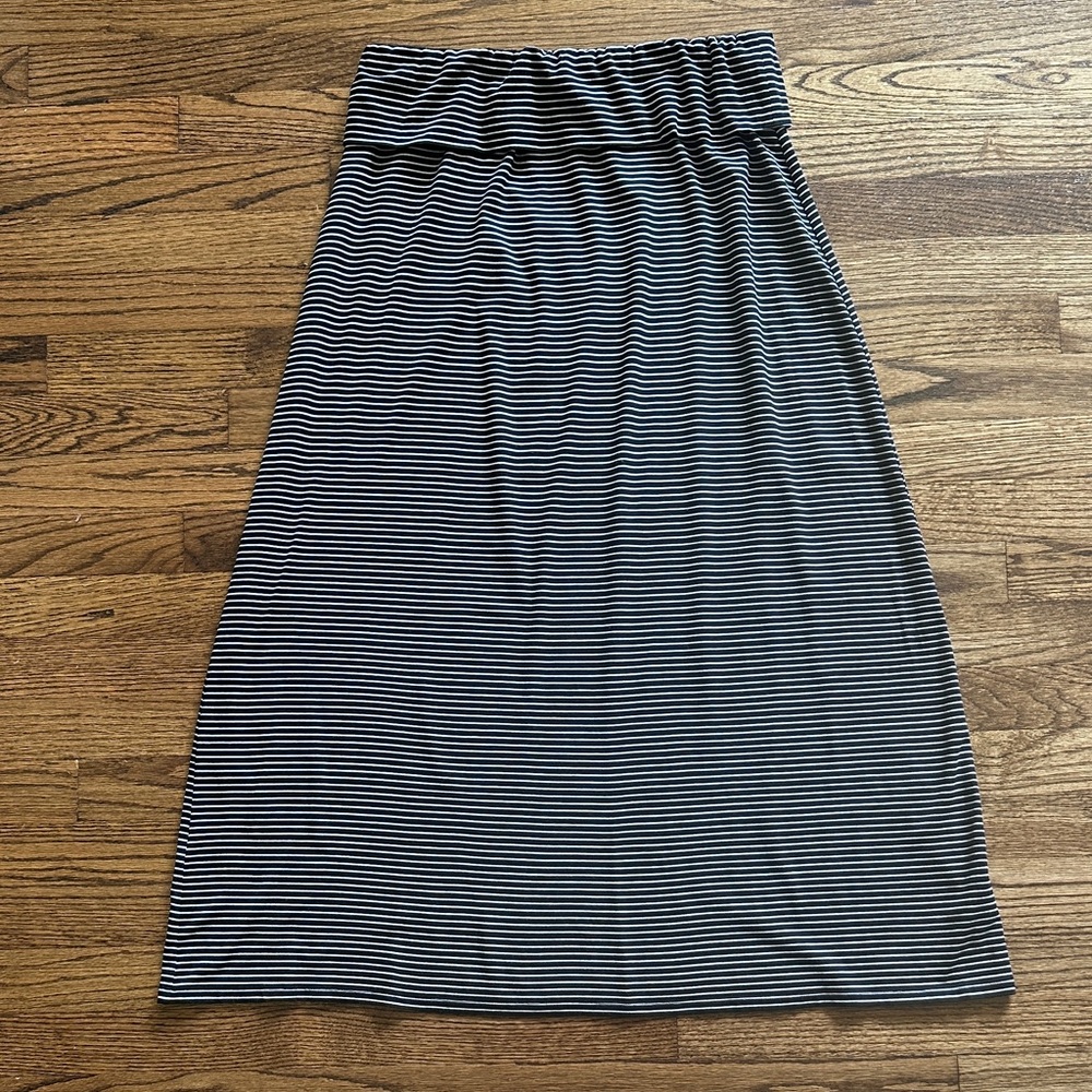 Two by Vince Camuto Black and White Striped Midi Skirt
